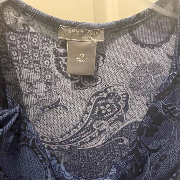 Ann Taylor dress. Size XS. Navy. 95/5 poly/spandex. Worn once. - Picture 2 of 2